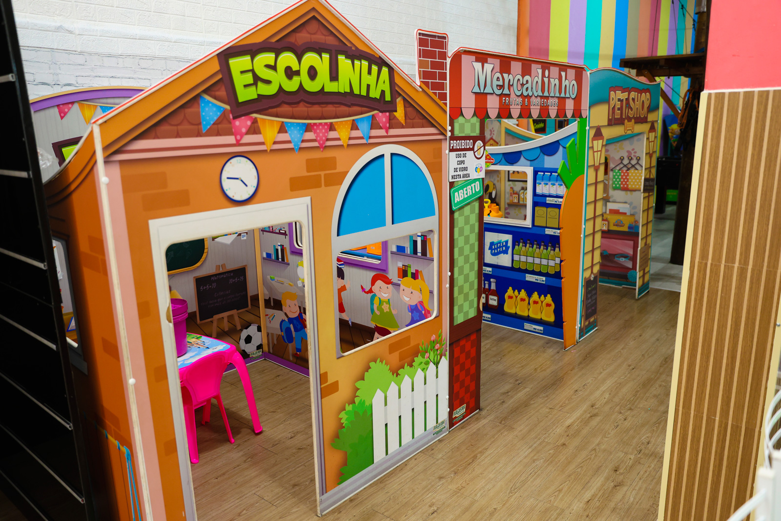 Espaços temáticos - Escolinha e Mercadinho