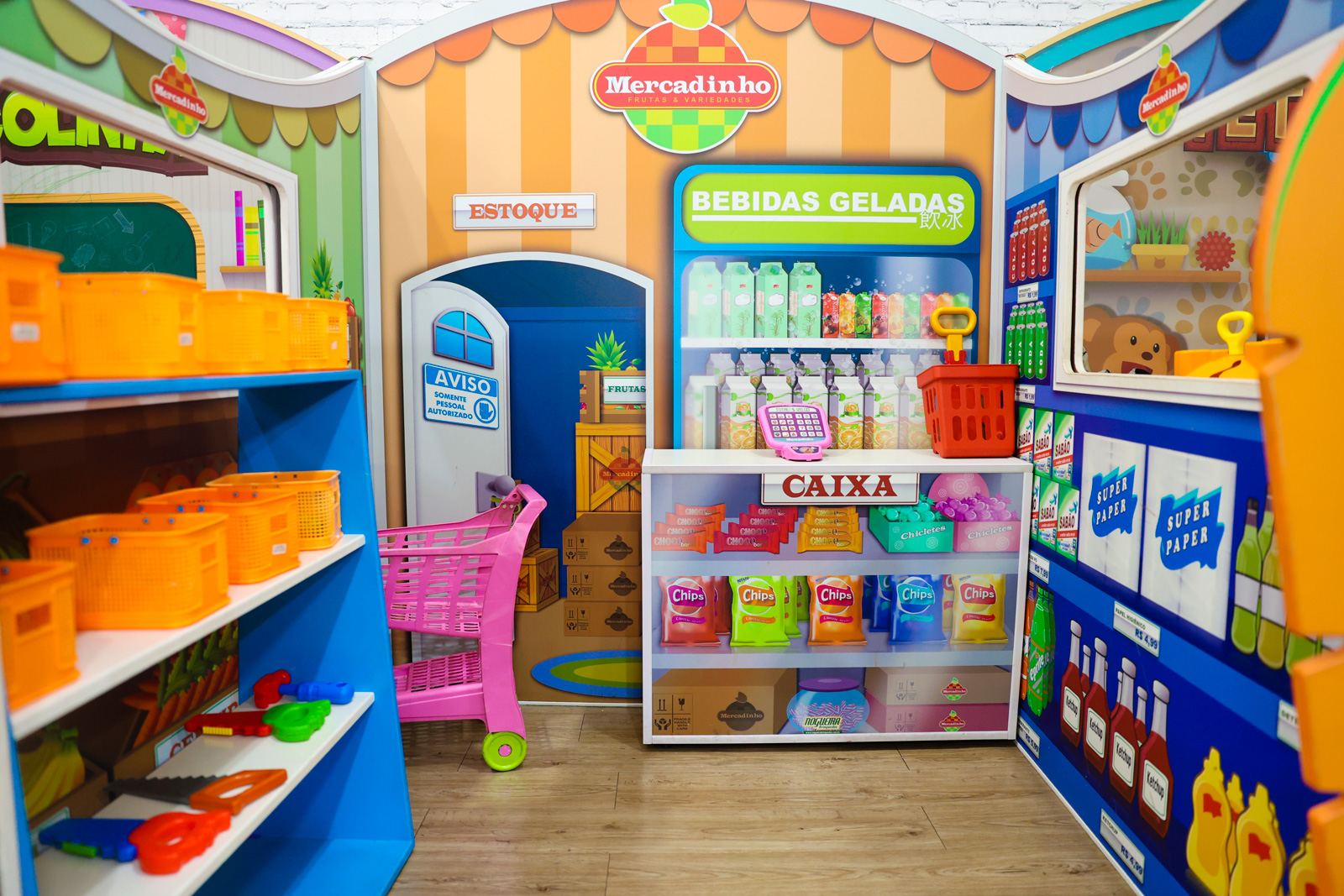 Corredor de ambientes infantis