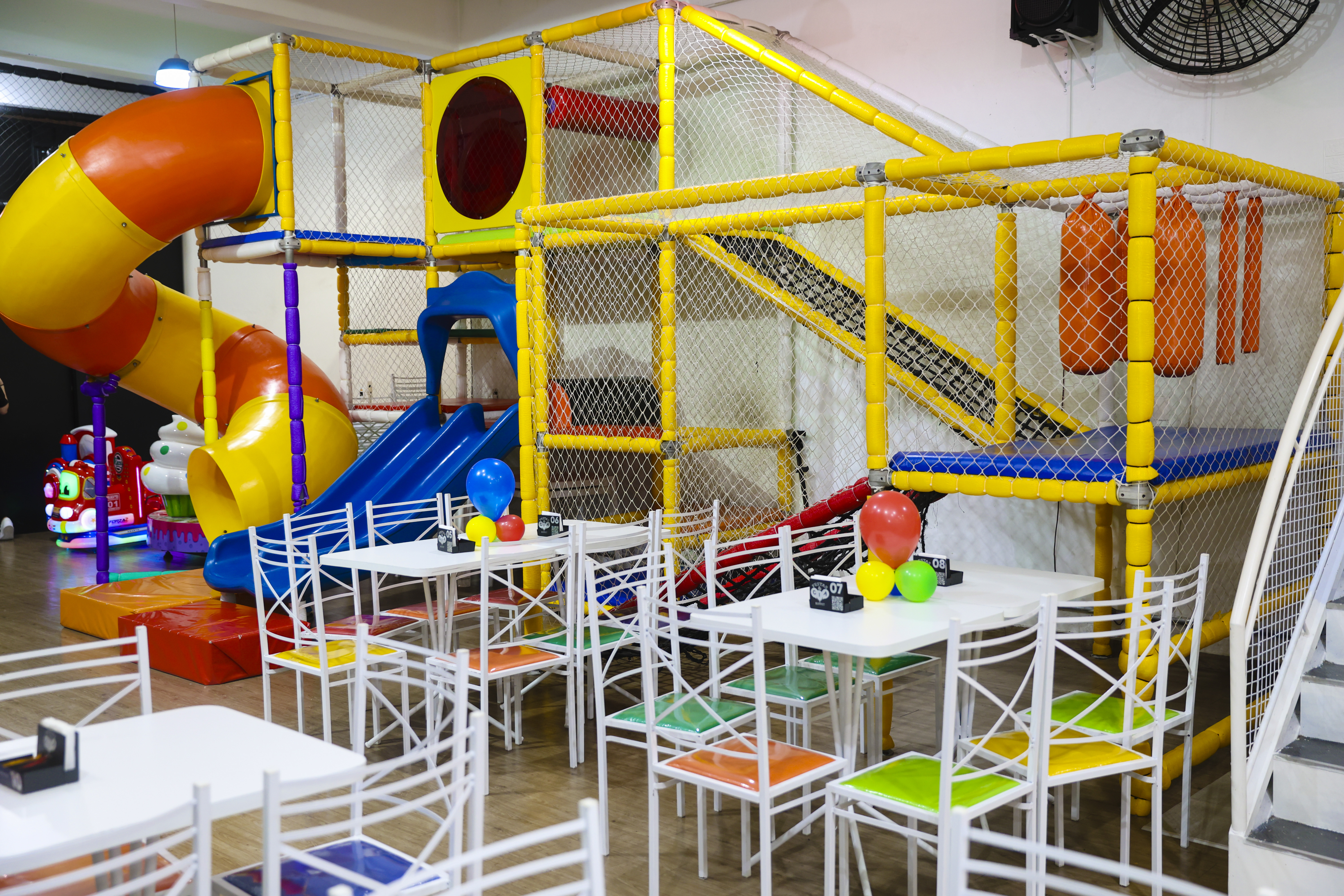 Corredor de casinhas temáticas