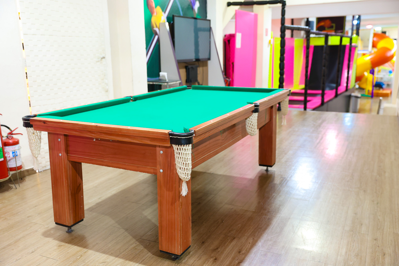 Mesa de bilhar para adultos